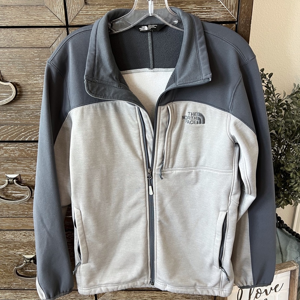 North face jacket size small